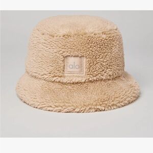 Alo sherpa bucket hat